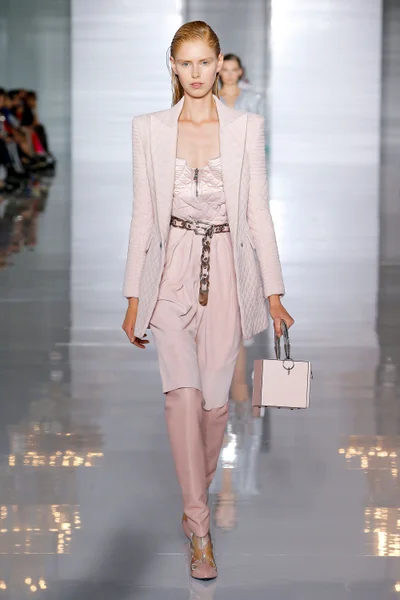 Look 48